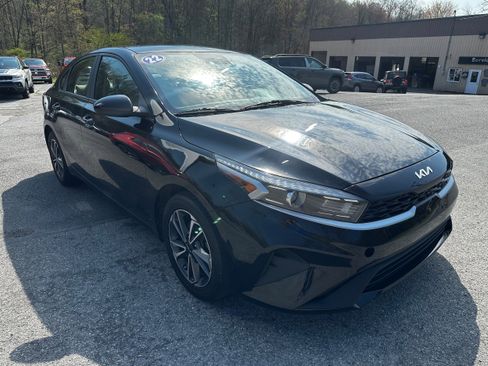 Used 2022 Kia Forte LXS FWD image 5