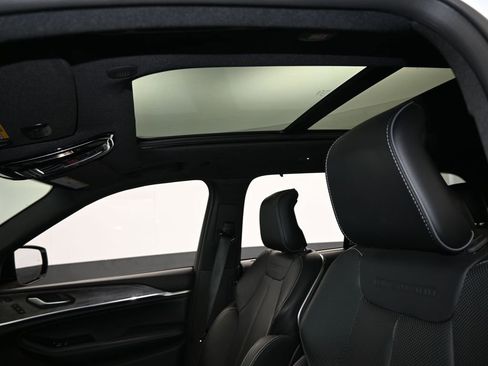 Used 2024 Jeep Grand Cherokee Overland w/ Adv Protech Group III image 11