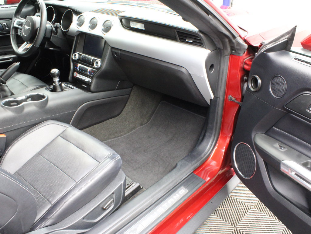 Used 2015 Ford Mustang Premium RWD image 31