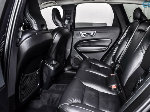 Used 2025 Volvo XC60 B5 Plus image 21