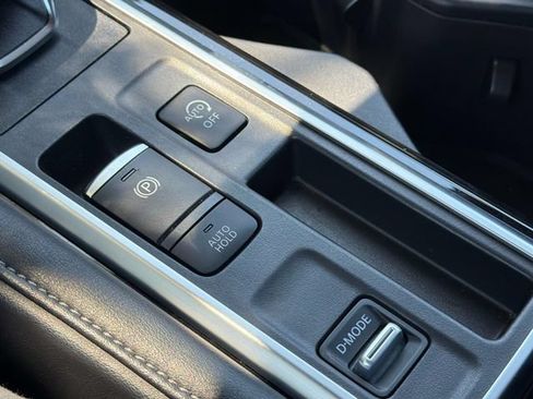 Certified 2025 Nissan Pathfinder SV FWD image 17
