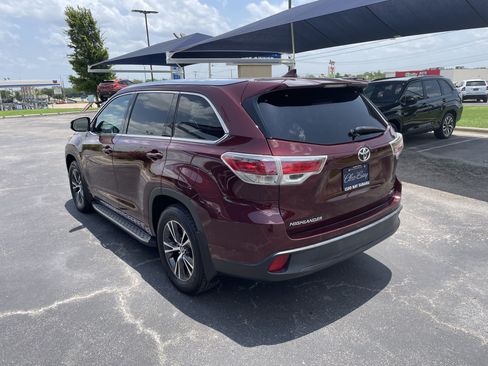 Used 2016 Toyota Highlander XLE FWD image 5