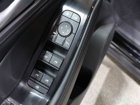Used 2025 Nissan Rogue SV AWD/4WD image 14