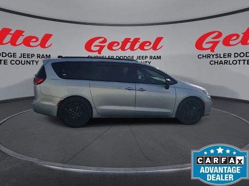 Used 2023 Chrysler Pacifica Limited w/ S Appearance Package image 8