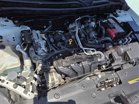 Used 2024 Nissan Altima 2.5 SV FWD image 21