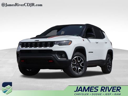 Used 2025 Jeep Compass Trailhawk AWD/4WD image 1