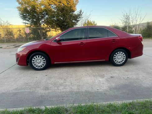 Used 2012 Toyota Camry LE image 11