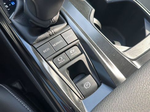Used 2025 Toyota Camry SE w/ Convenience Package FWD image 30