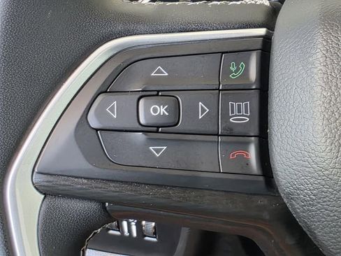 Used 2024 Jeep Grand Cherokee Laredo image 24