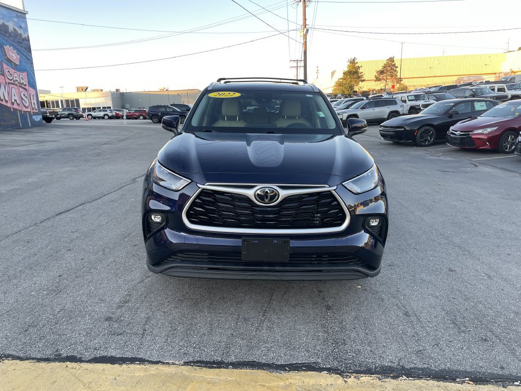 Used 2022 Toyota Highlander XLE AWD/4WD image 9
