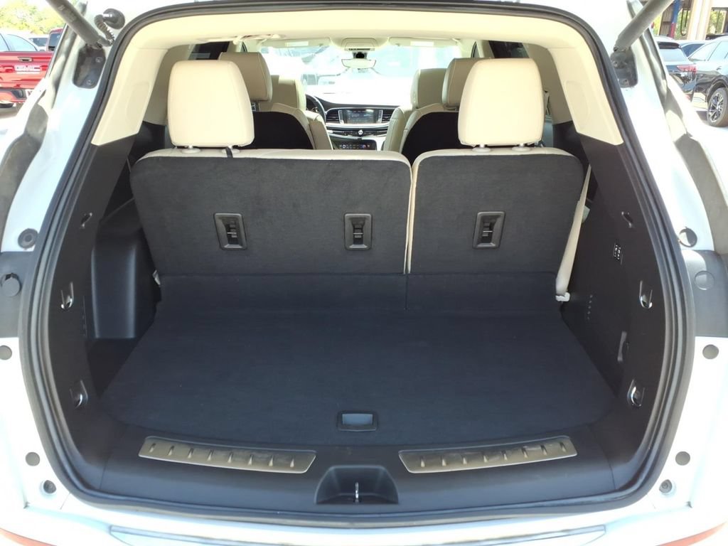 Used 2022 Buick Enclave Avenir w/ Avenir Technology Package FWD image 12