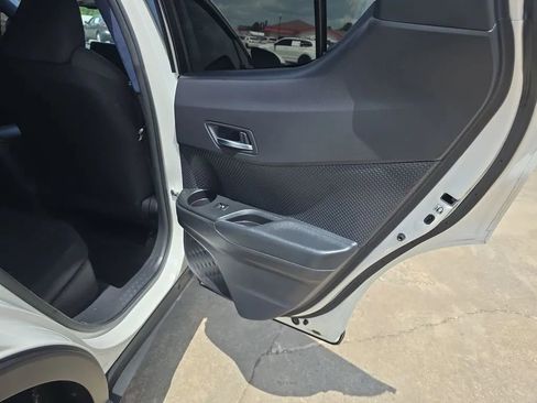 Used 2018 Toyota C-HR XLE FWD image 36
