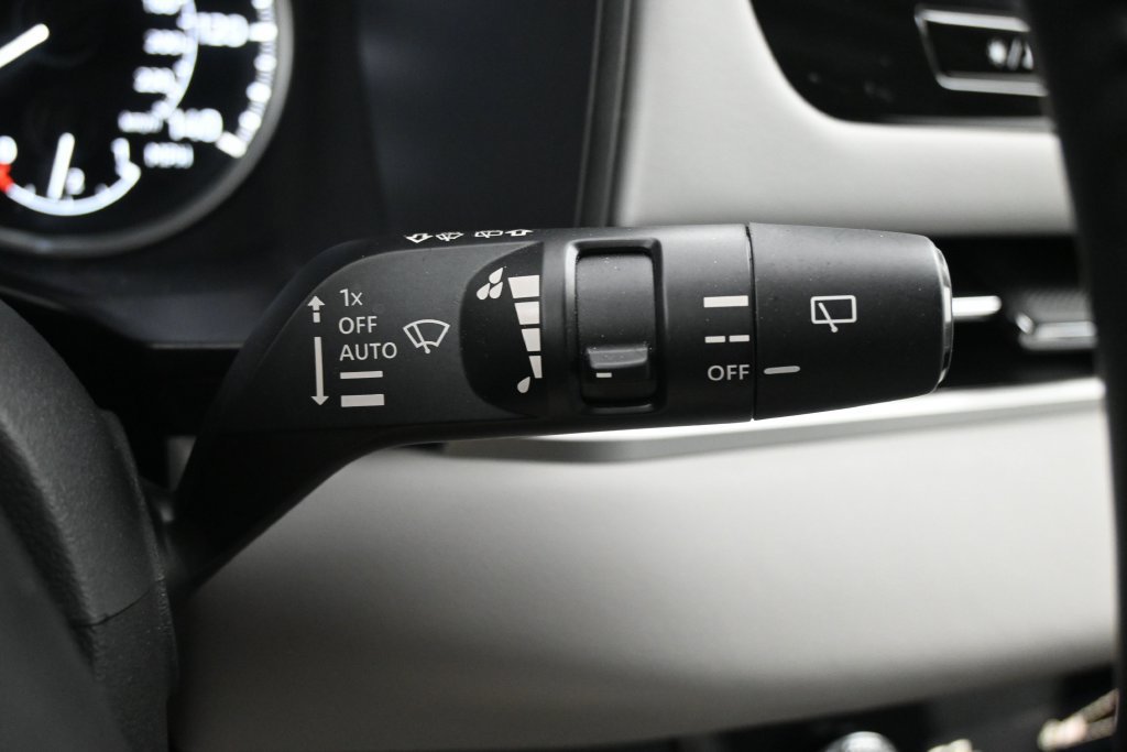 Used 2025 Mitsubishi Outlander SE FWD image 14