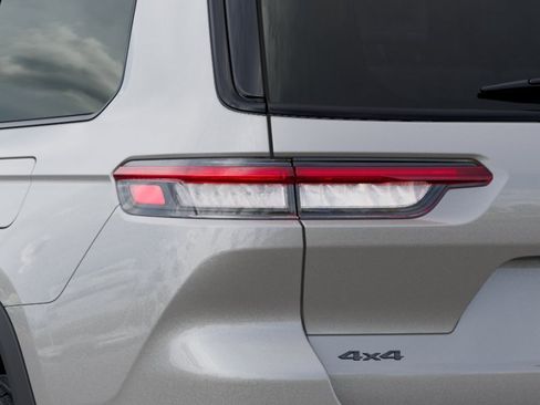 New 2025 Jeep Grand Cherokee L Limited AWD/4WD image 35