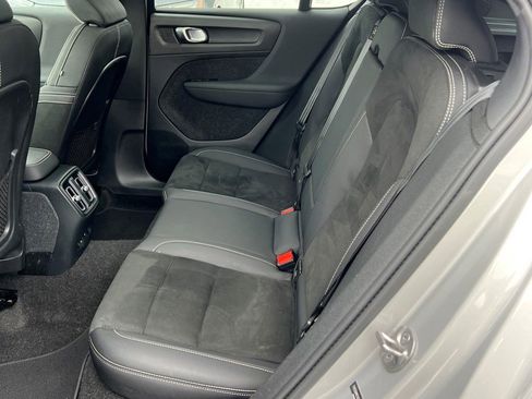 Certified 2023 Volvo C40 P8 Recharge Ultimate image 19