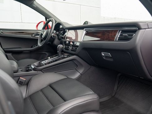 Certified 2026 Porsche Macan AWD/4WD image 26