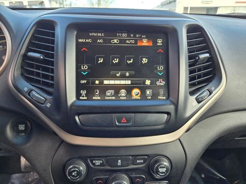 Used 2017 Jeep Cherokee Limited AWD/4WD image 17