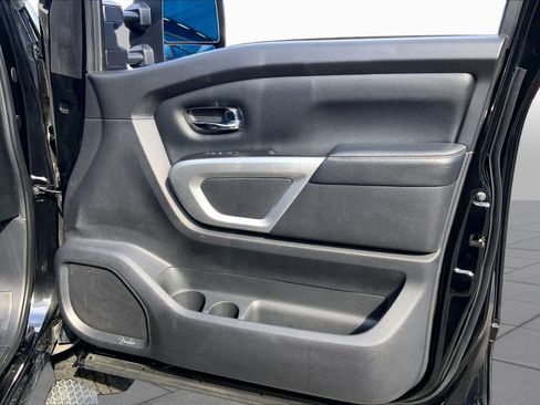 Used 2019 Nissan Titan SL w/ Chrome Package AWD/4WD image 23
