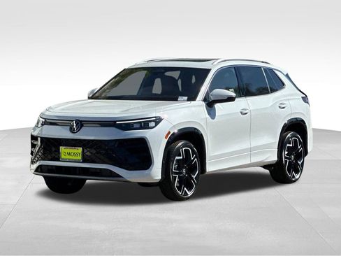 New 2026 Volkswagen Tiguan SEL R-Line image 1