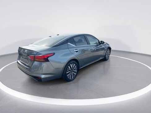Used 2024 Nissan Altima 2.5 SV FWD image 8