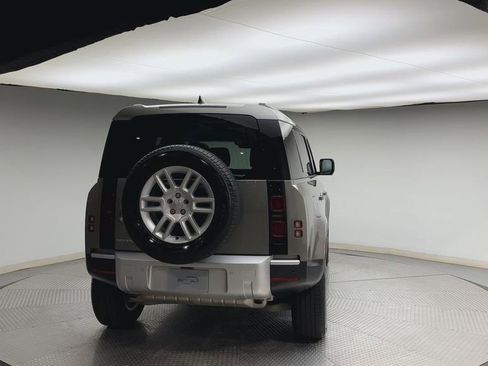 Used 2025 Land Rover Defender 110 S image 3