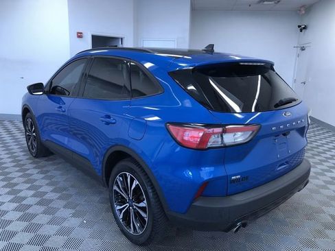 Used 2021 Ford Escape SE w/ SE Sport Appearance Package image 5