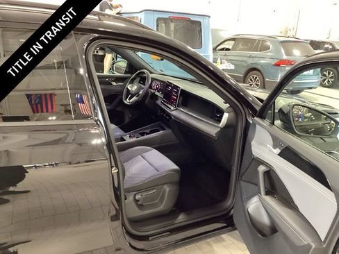 Used 2025 Volkswagen Tiguan SE R-Line AWD/4WD image 11