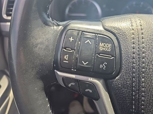 Used 2018 Toyota Highlander XLE AWD/4WD image 15