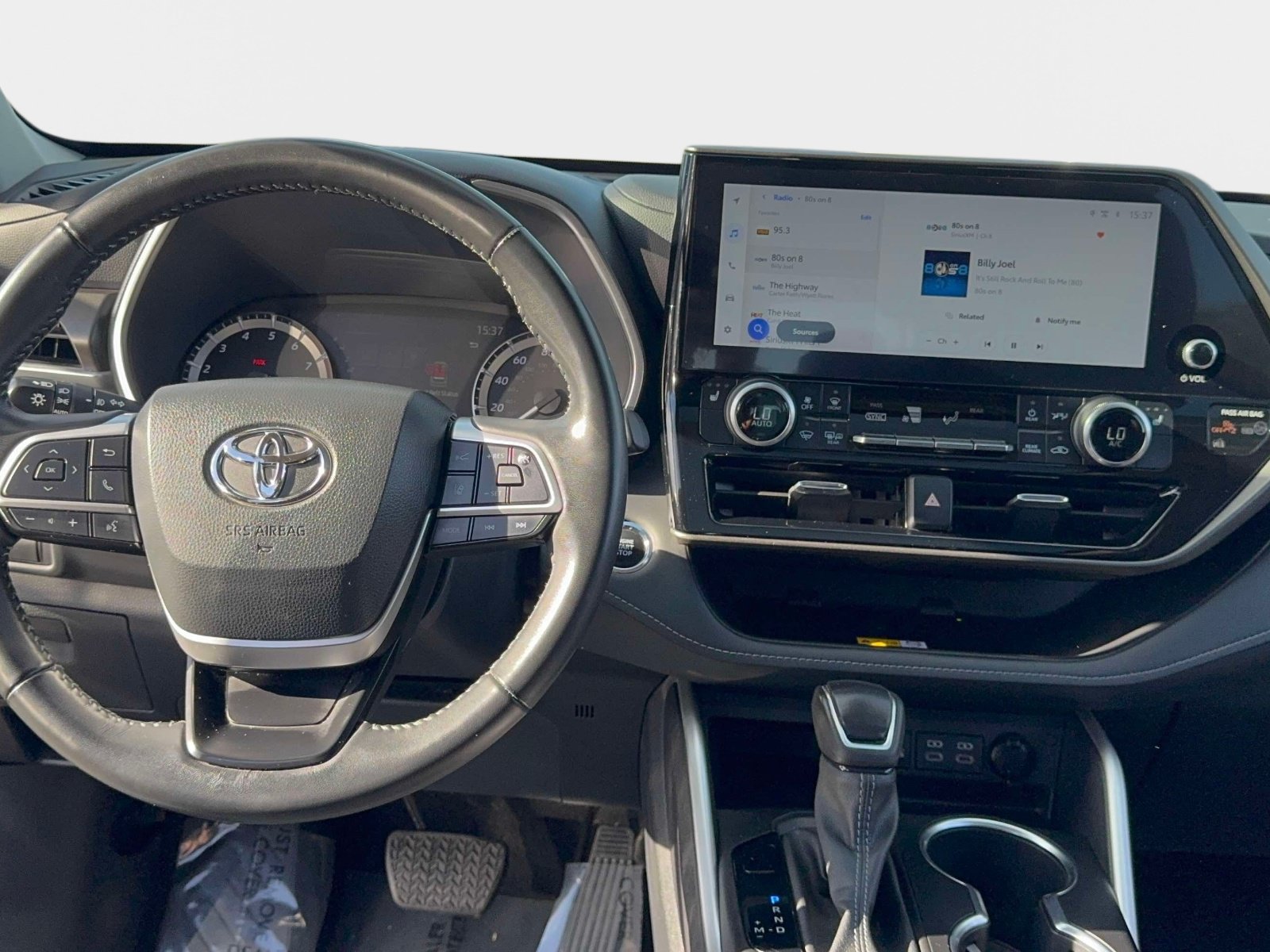 Used 2023 Toyota Highlander XLE AWD/4WD image 11