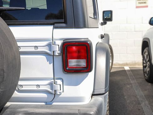 Used 2018 Jeep Wrangler Unlimited Sport S image 8