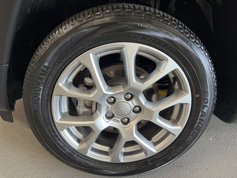 Used 2022 Jeep Compass Latitude image 5