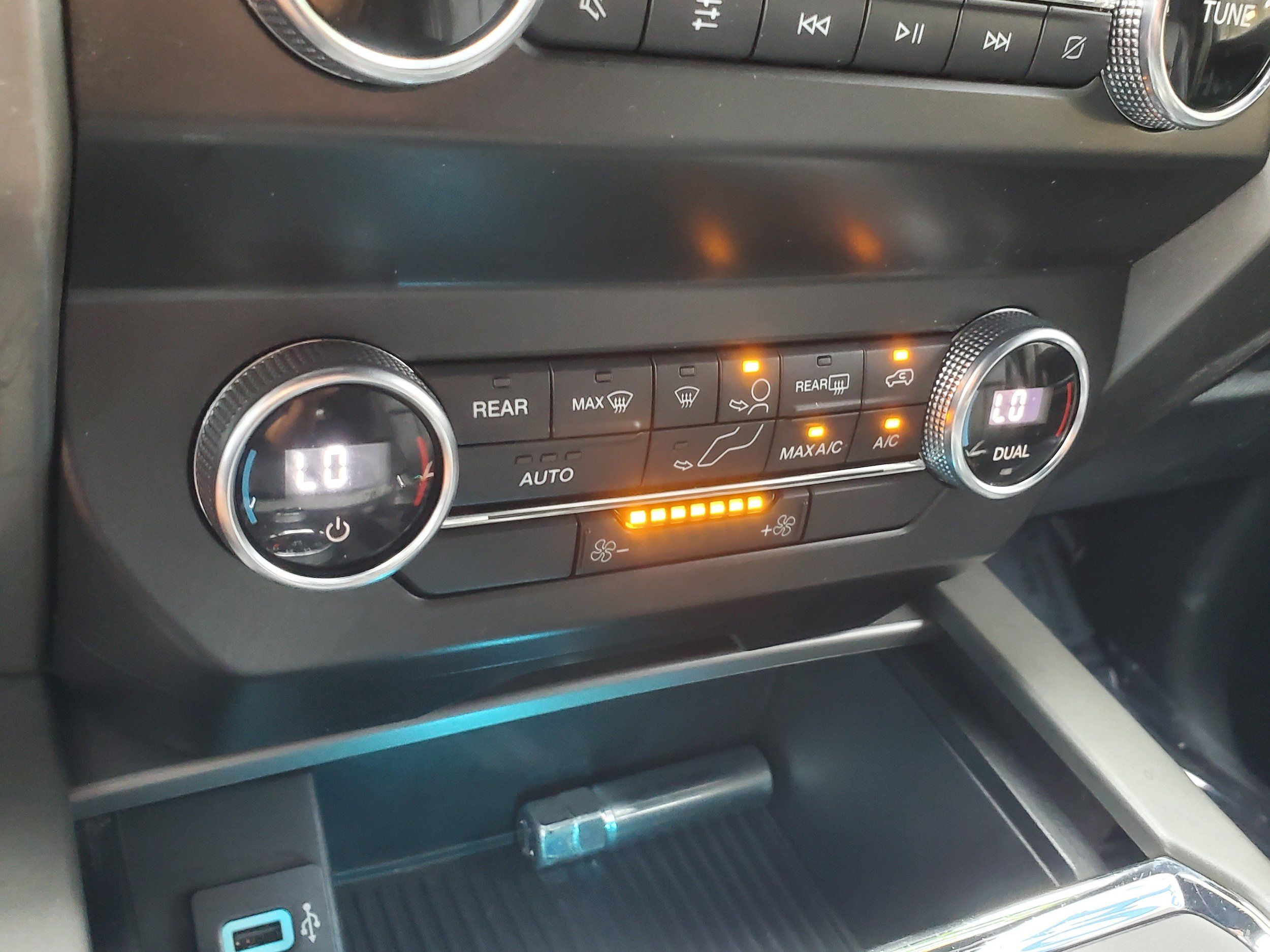 Used 2019 Ford Expedition XLT w/ Equipment Group 201A AWD/4WD image 21