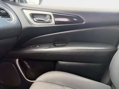 Used 2020 Nissan Pathfinder SV w/ Cargo Package FWD image 22