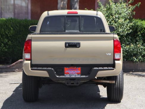 Used 2017 Toyota Tacoma TRD Sport w/ Tow Package (A/T) AWD/4WD image 7