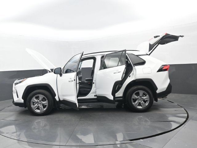 Used 2024 Toyota RAV4 XLE FWD image 32