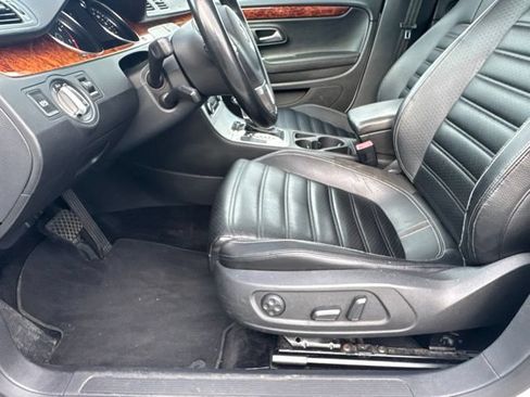 Used 2011 Volkswagen CC Lux FWD image 29