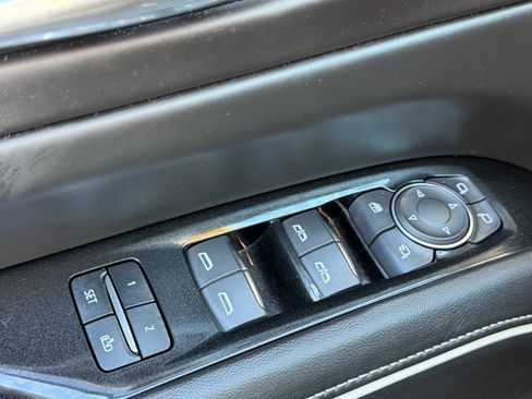 Used 2023 Cadillac Escalade ESV V image 16