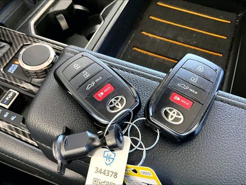 Used 2023 Toyota Tundra Limited AWD/4WD image 36
