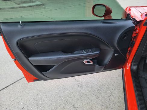 Used 2016 Dodge Challenger R/T Scat Pack w/ Leather Interior Group RWD image 10