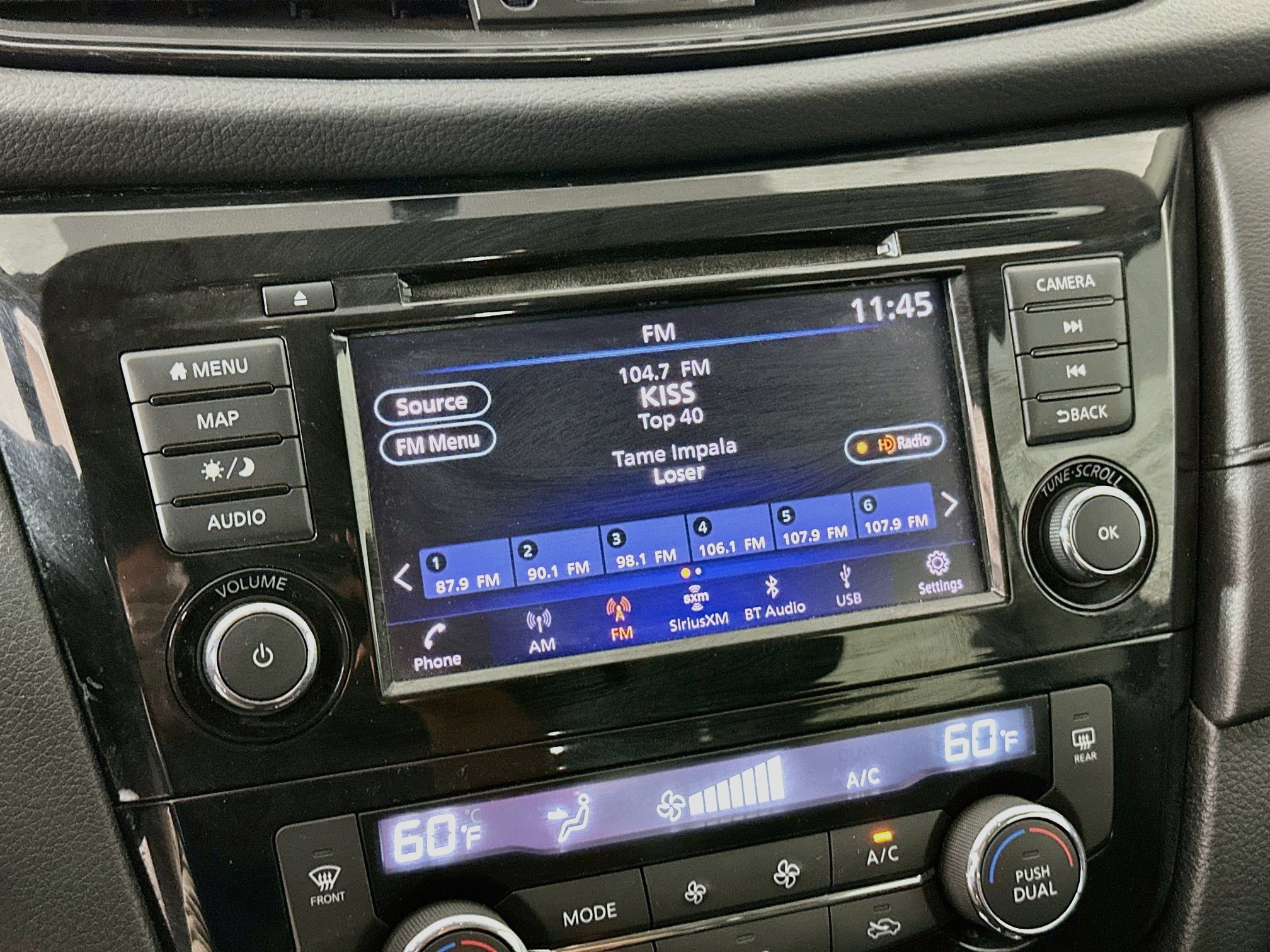 Used 2018 Nissan Rogue SV w/ Premium Package FWD image 21