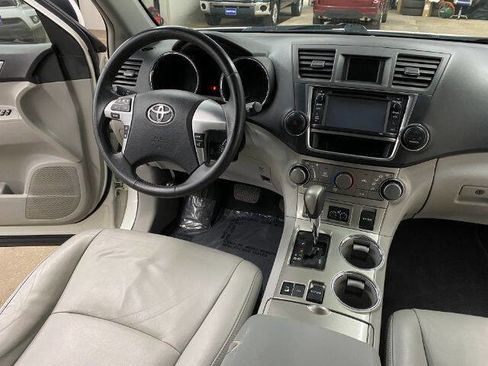 Used 2013 Toyota Highlander SE image 21
