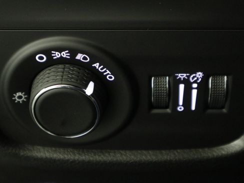 New 2025 Jeep Grand Cherokee Altitude image 32