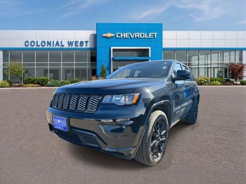 Used 2019 Jeep Grand Cherokee Altitude AWD/4WD image 2