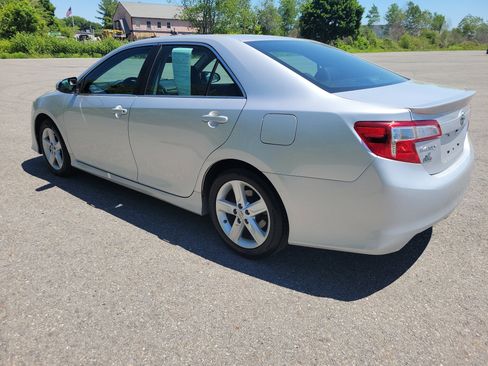 Used 2014 Toyota Camry SE FWD image 7