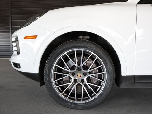 Certified 2022 Porsche Cayenne AWD/4WD image 27