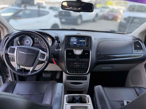 Used 2011 Chrysler Town & Country Touring-L w/ Entertainment Group #2 FWD image 24