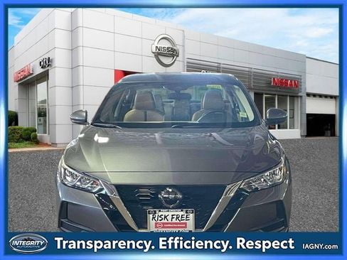 Used 2023 Nissan Sentra SV w/ SV Premium Package FWD image 2