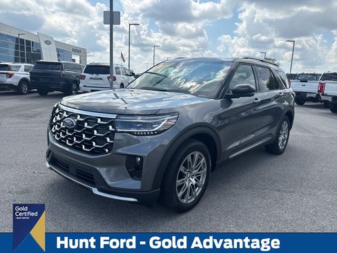 Certified 2025 Ford Explorer Platinum RWD image 1