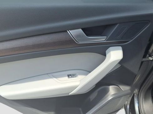 Used 2022 Audi Q5 e Premium image 8