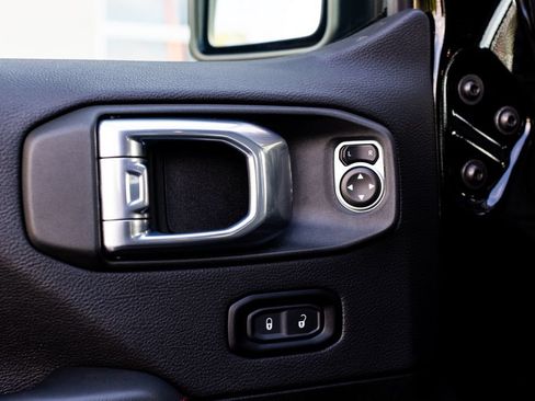 Used 2024 Jeep Wrangler Unlimited Rubicon AWD/4WD image 17
